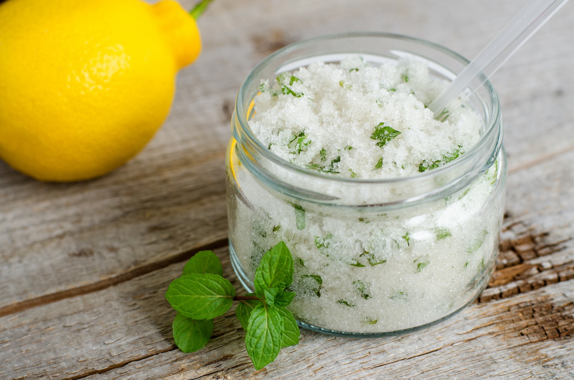 lemon pepper lux face scrub